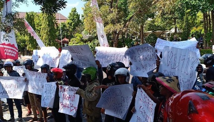 Tagih Ganti Rugi Tanah Kas Desa Rp 4,2 Miliar, Ratusan Warga Ngawi Demo Bupati