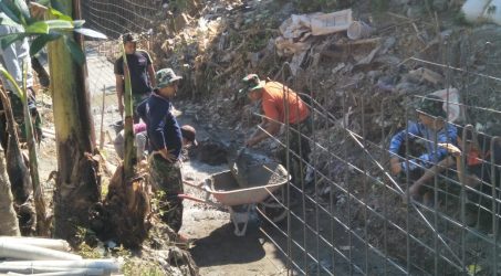 Kompak, TNI dan Warga Tondomulo gotong royong bangun Infrastruktur