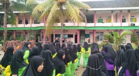 Beri Wawasan Bela Negara Satgas TMMD sasar SMP Daarus Safa’ah