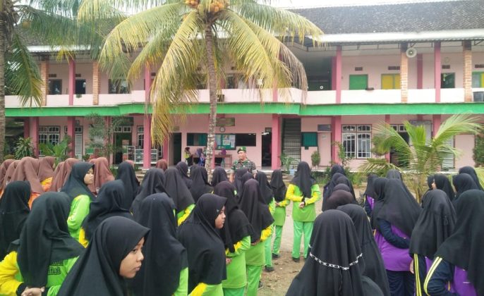 Beri Wawasan Bela Negara Satgas TMMD sasar SMP Daarus Safa’ah