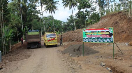 Jalan Setail-Dasri kini bisa dilalui roda 4 