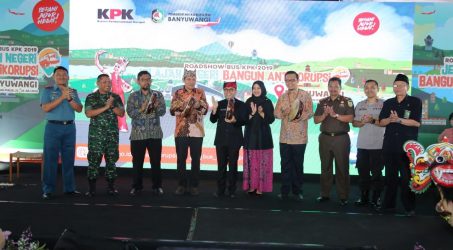 Komandan Lanal Banyuwangi Hadiri Roadshow Bus KPK 2019