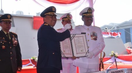 Pengukuhan Komandan KRI Kerambit 627 dihadiri Danlantamal V