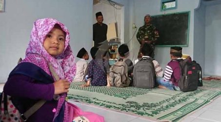 Satgas TMMD Brigif 16 Wira Yudha Kediri Ajari Anak-anak Mengaji