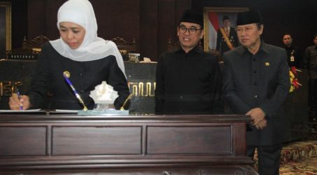 DPRD Sahkan Raperda Perubahan Retribusi Daerah Menjadi Perda