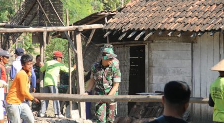 Rehab 15 Unit RTLH. Letkol Arh Redinal Dewanto : Rumah Nenek Kasi dan Pak Saeman masuk daftar ‘target’ Renovasi