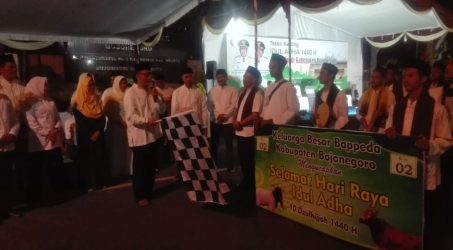 Dandim 0813 Dampingi Bupati Bojonegoro Berangkatkan Peserta Takbir Keliling