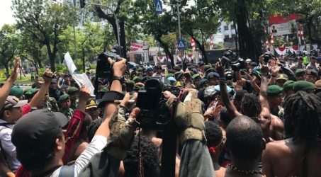 Mabes TNI AD dan Kemendagri Didemo Warga Papua