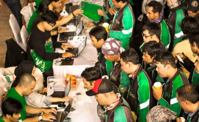 GrabBike Bagikan 74.000 Jaket Baru HUT ke-74 RI