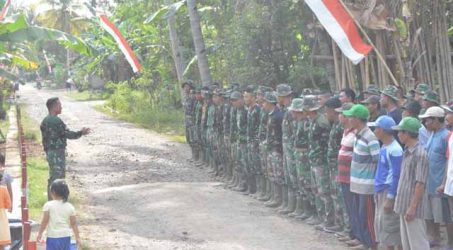 Sinergitas Prajurit TNI Dan Warga Dalam TMMD