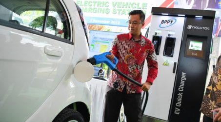 Diteken Presiden, Pengisian Baterai Kendaraan Bermotor Listrik Bisa di Perumahan