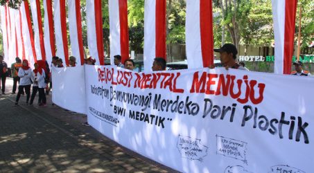 Benahi Kota Bupati Banyuwangi luncurkan program”Merdeka dari Plastik”