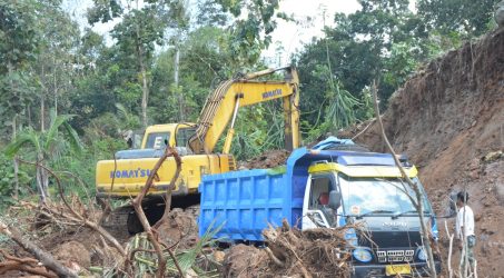 Sopir Jadi Untung Berlipat Berkat Kegiatan TMMD
