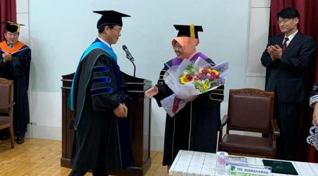 Risma Dianugerahi Doktor Honoris Causa oleh Tongmyong Univercity Busan Korsel