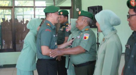 Dandim Bojonegoro Pimpin Upacara Wisuda Purna Tugas Anggota