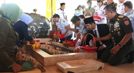 Hari Jadi Jatim, Wagub Dampingi Panglima TNI Ziarah ke Makam Bung Karno