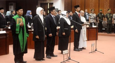 Resmi Dilantik, Empat Pimpinan Definitif DPRD Surabaya Periode 2019-2024 Siap Bekerja