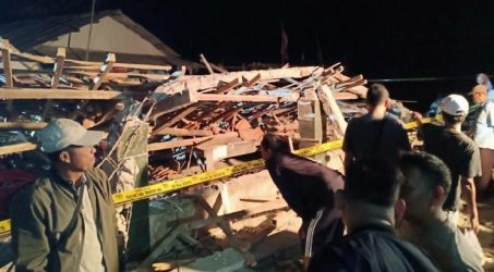 8 Nelayan Karawang Jadi Korban Ambruknya TPI Tambaksari Tirtajaya