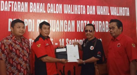Armuji Awali Pengembalian Formulir Pendaftaran Bacawawali Ke DPC PDIP Surabaya
