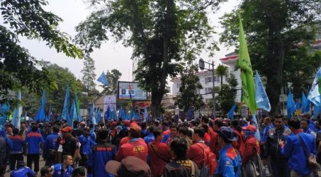 Massa Buruh Kepung Monas dan Istana Negara, Sejumlah Ruas Jalan Dialihkan