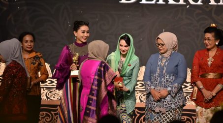 Jatim Terima Penghargaan Pembina Teladan Dekranas Award 2019