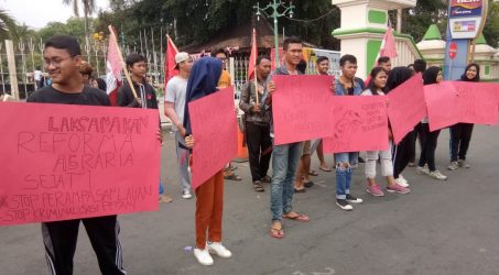 GMNI Tegal Gelar Aksi Tolak Revisi Sejumlah Undang – Undang