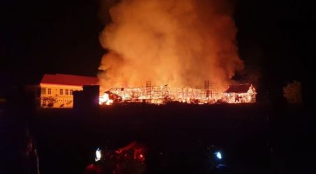 Sekelompok Orang Tak Dikenal Bakar Kantor Pemkab Yalimo Papua