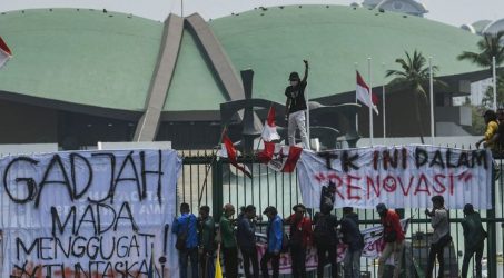 Gedung DPR Kembali Digeruduk Mahasiswa, 20.500 Personel Gabungan Siaga