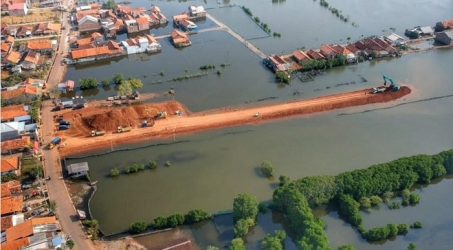 Pembangunan Tanggul Laut di Pekalongan Tunjukkan Progres Positif