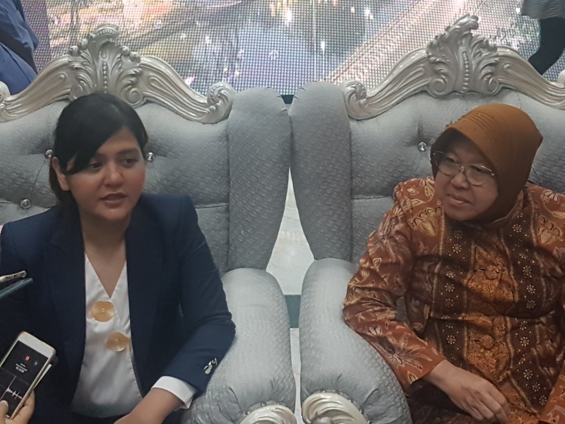 Sekretaris Jenderal (Sekjen) PSSI, Ratu Tisha Destria saat bertemu wali kota Surabaya Tri Rismaharini