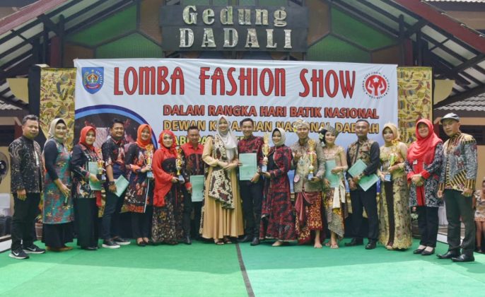 Pemkab Tegal Rayakan Hari Batik Nasional 2019 Lewat Lomba Fashion Show Batik Asli Tegal 