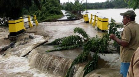 Jalan dan Puluhan Rumah Warga di Agam Sumatera Barat Amblas Dihantam Banjir