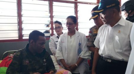 Kunjungi Papua Pascarusuh, Mendikbud Salurkan Bantuan
