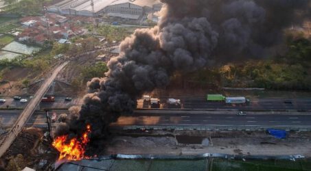 Jadi Korban Kebakaran Pipa Pertamina, Warga Kampung Mancong Tuntut Ganti Rugi