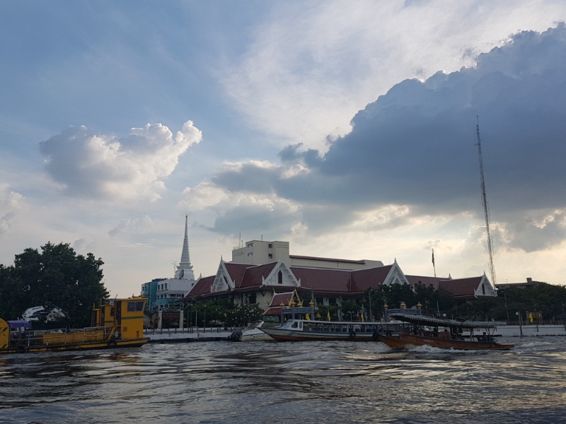 Sungai Chao Phraya menjadi sungai utama pada masa kejayaan Kerajaan Siam. Atas hal itu sungai ini juga terkenal dengan julukan “The River King” yang artinya “Sungai para Raja”.