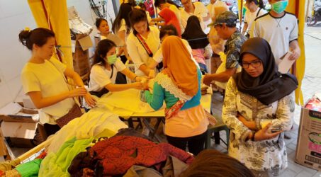 Aksi Sosial Barbeku Bersama Gaudens Cor Sumbang YKAKI Buka Bazaar Murah