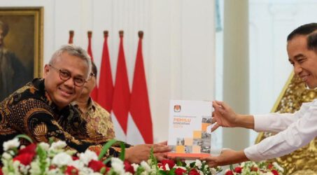 Bertemu Jokowi, KPU Sampaikan Hasil Evaluasi Pemilu 2019