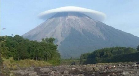 Kerahkan Tim, TNBTS Periksa Jalur Pendakian Gunung Semeru