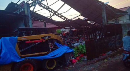 4 Rumah Warga Depok Rusak Tertimpa Tower Telkomsel