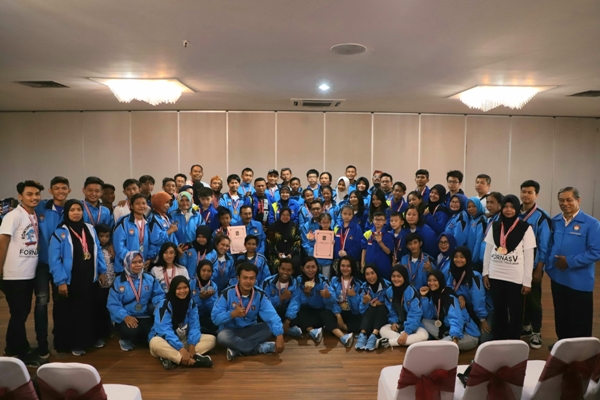Para atlet Fornas sesuasi mendapatkan reward dari wali kota Surabaya Tri Rismaharini