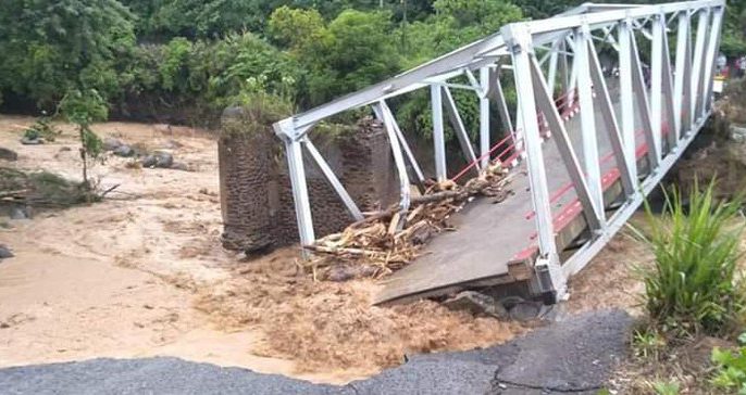 Banjir Luapan Sungai Mulak Ulu Sumsel Putus Jembatan Penghubung Lahat-Muaraenim