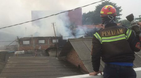 Kebakaran di Bekasi Ludeskan Pabrik Tahu