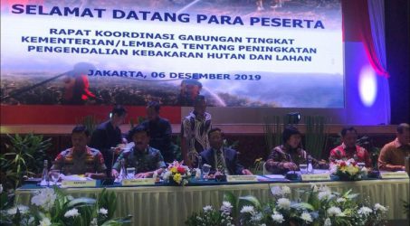 Mahfud MD Pimpin Rakor Gabungan Penanganan Karhutla di KLHK