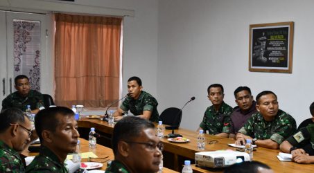 Kolonel Zainuddin Instruksikan Prajurit Rawat Fasilitas Lapangan Rampal