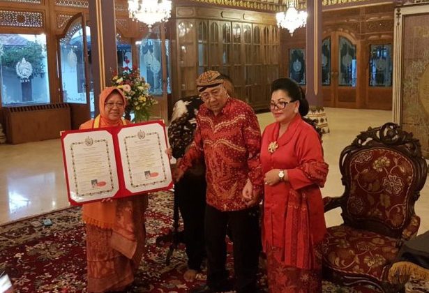 Wali Kota Surabaya Diberi Gelar Raden Mas Ayu dari Keraton Surakarta