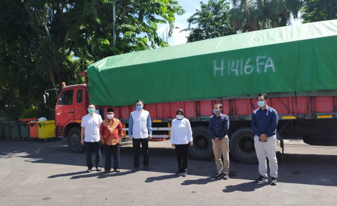 YPHB Serahkan Bantuan 20 Ton Beras ke Pemkot Surabaya 
