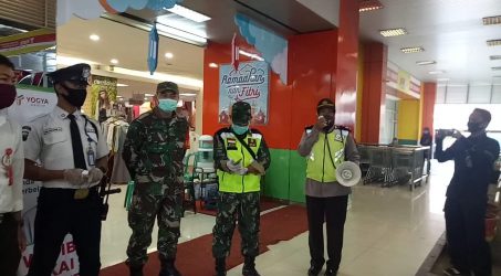 TNI Polri Dampingi Rapid Test Di Pasar Induk dan Yogya Mall Brebes