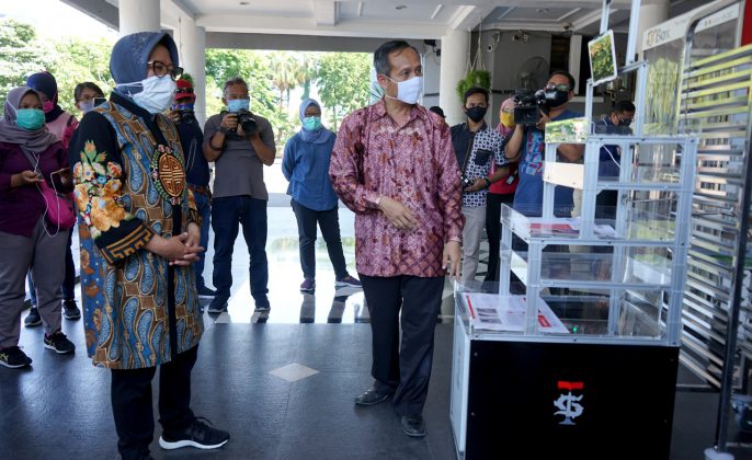IT Telkom Surabaya Bantu Tiga Alat Hasil Karyanya Ke Pemkot Surabaya