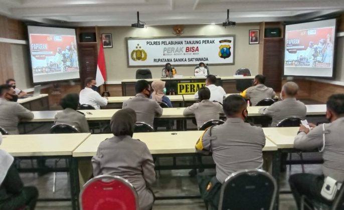 Rapat Koordinasi antara jajaran Pemkot Surabaya dengan Jajaran Kepolisian olres Tanjung Perak dalam pemasifan program kampung tangguh wani jogo Suroboyo