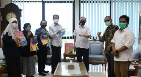 Ketua DPRD Surabaya Apresiasi Dedikasi Tim Unair Tangani Covid-19